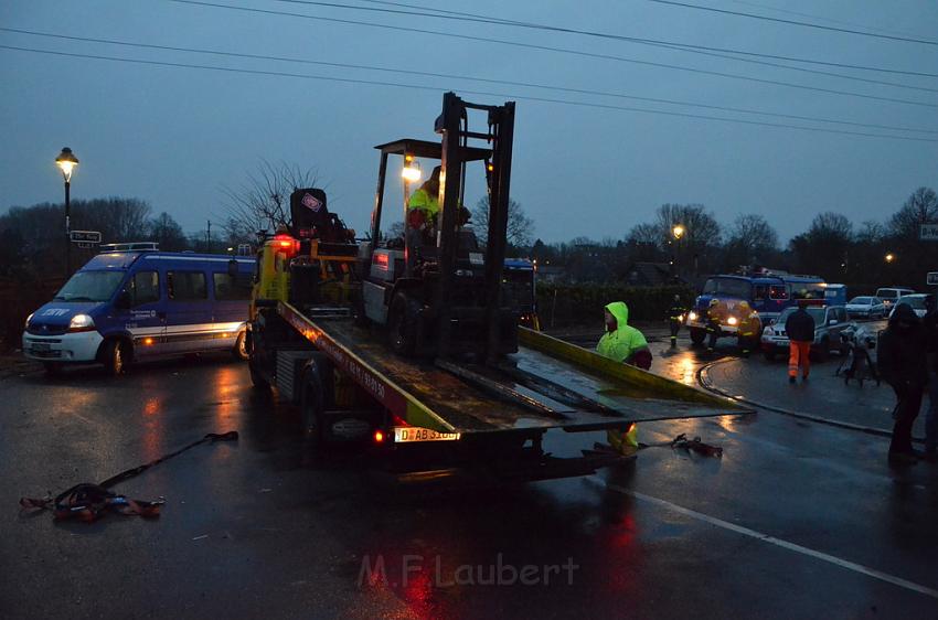 Schwerer VU Bus Zug Düsseldorf P543.JPG